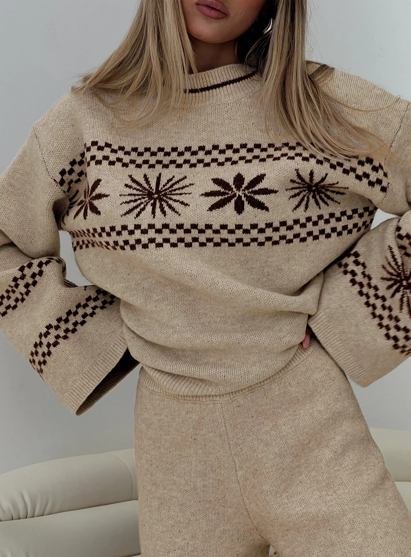 Anok Graphic Sweater Cream / Brown - Image 8