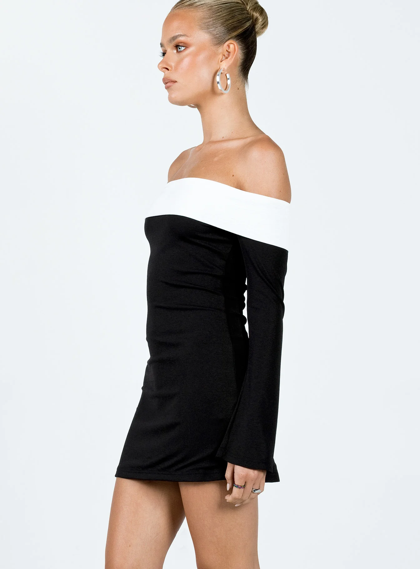 Anya Long Sleeve Off Shoulder Mini Dress Black / White - Image 4
