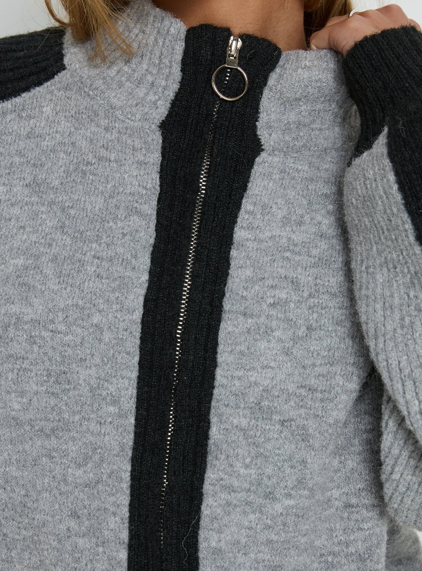Asrar Jumper Grey / Black - Image 6