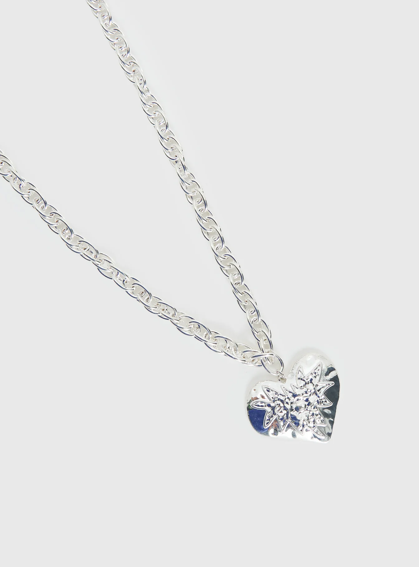 Capree Chunky Heart Necklace Silver - Image 3