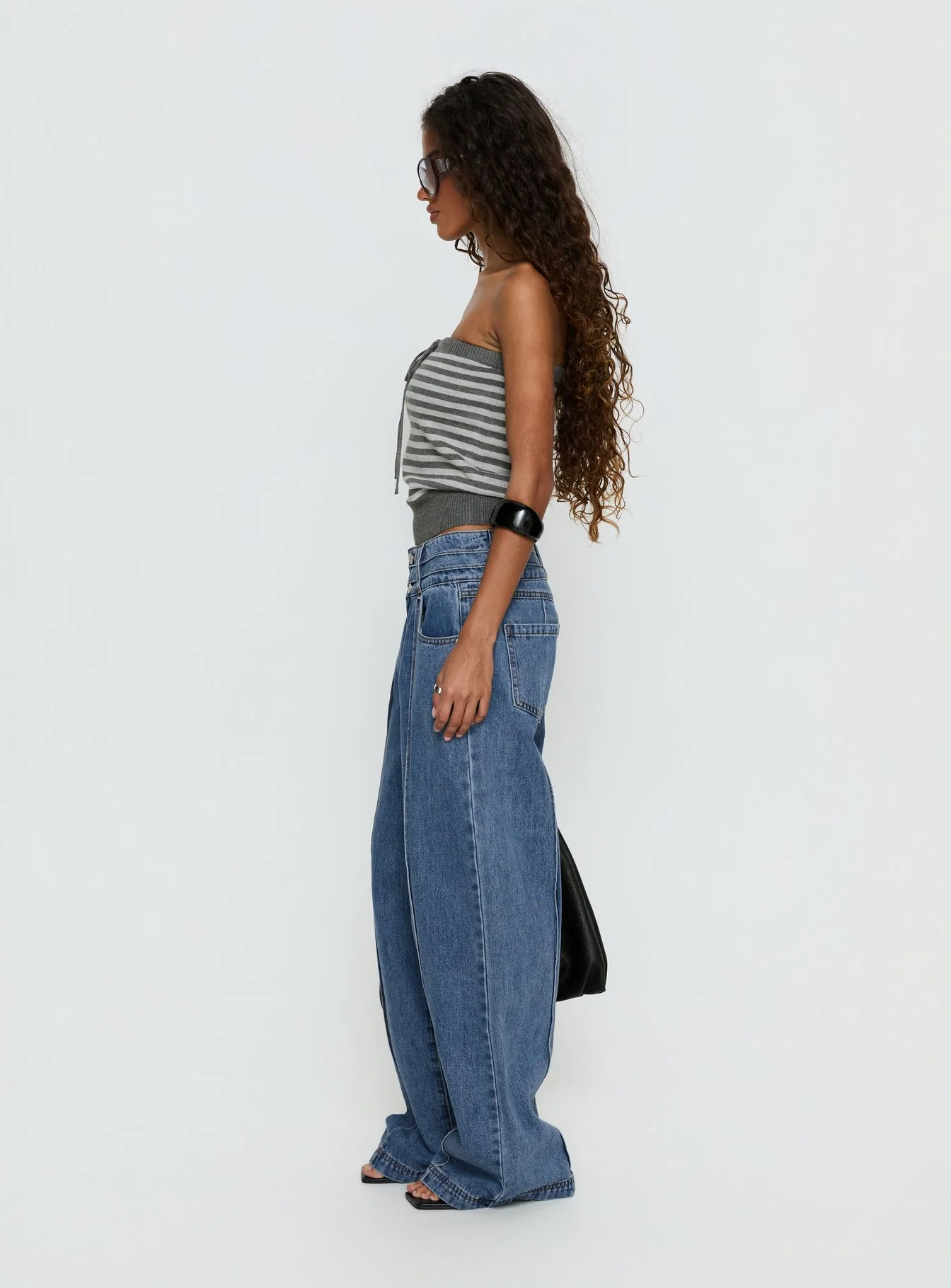 Hannalee Low Rise Wide Leg Jeans Mid Blue Wash - Image 4