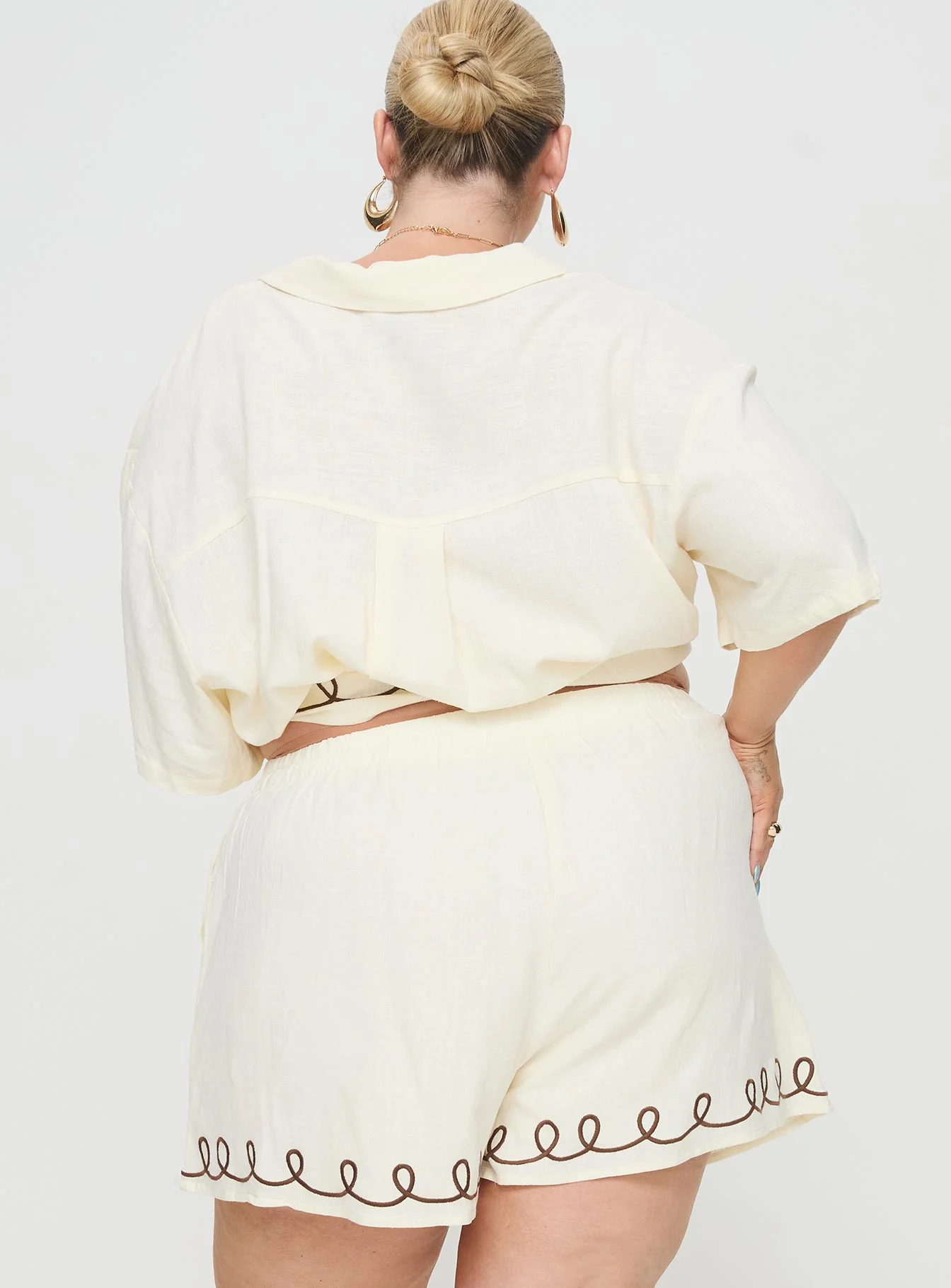 Jamari Linen Blend Shorts Cream / Brown Curve - Image 5
