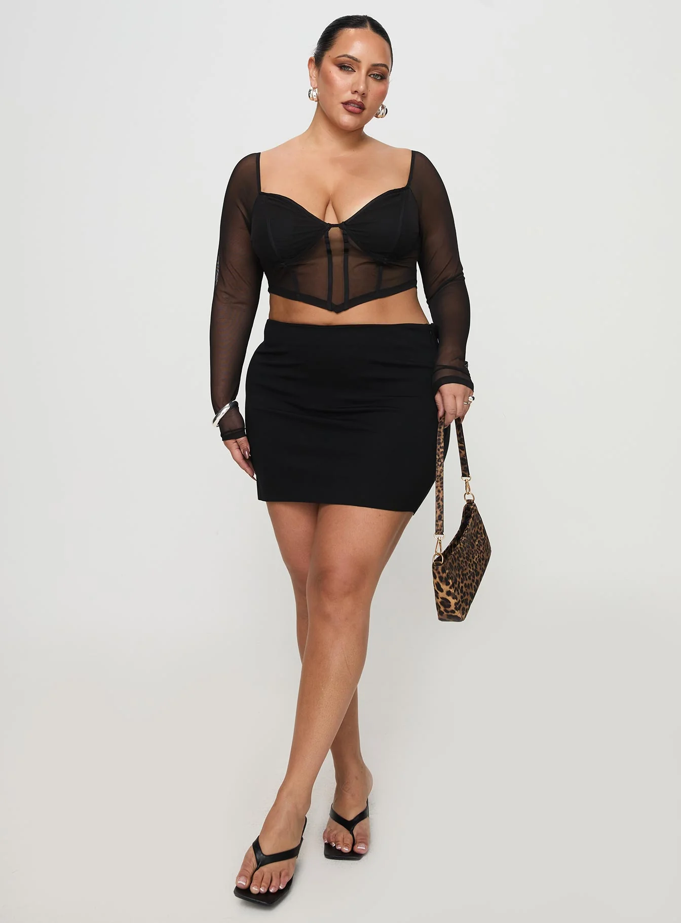 Karley Low Waist Mini Skirt Black Curve - Image 3