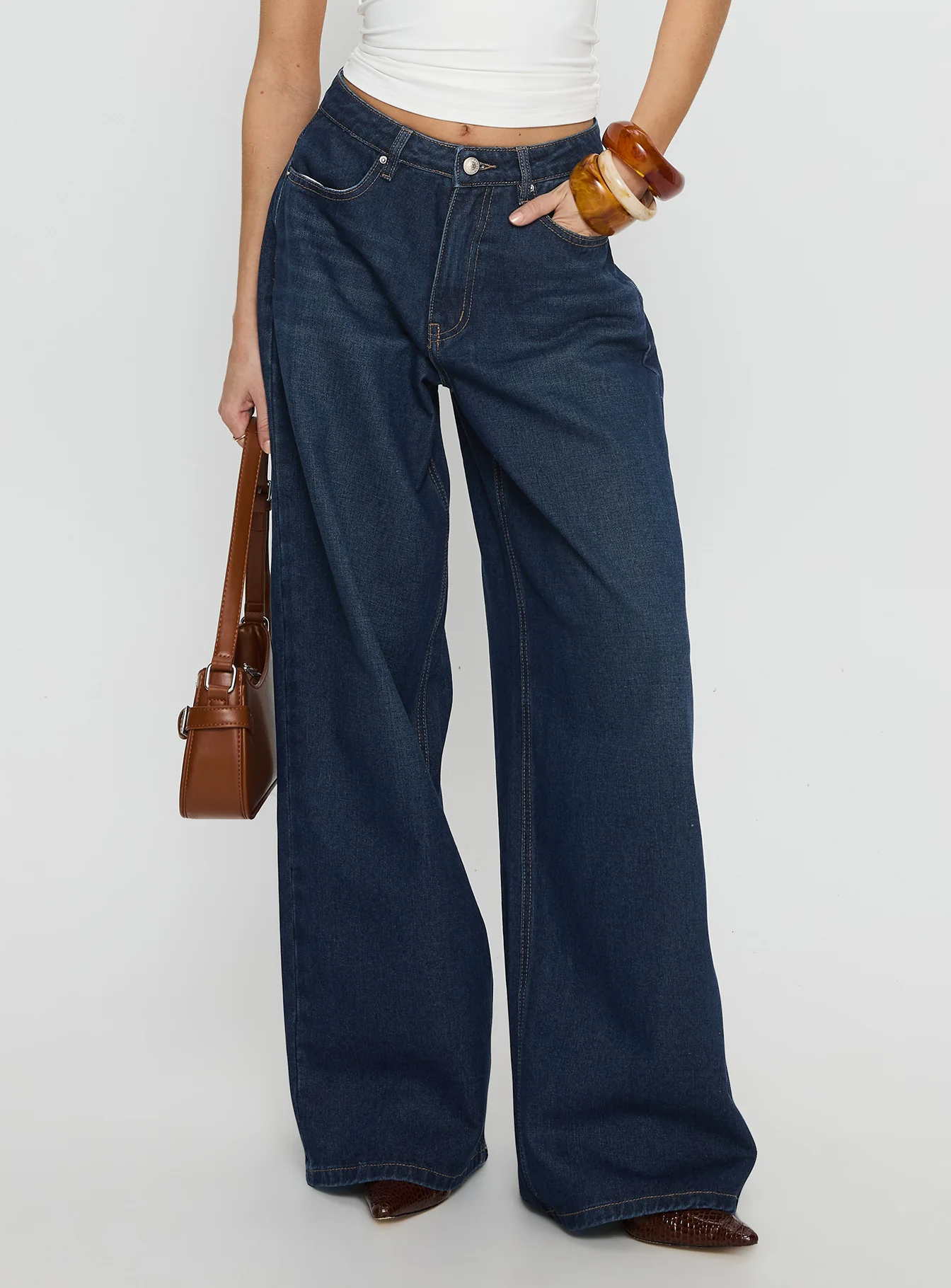 Naylor Mid Rise Wide Leg Jeans Mid Blue Denim - Image 2