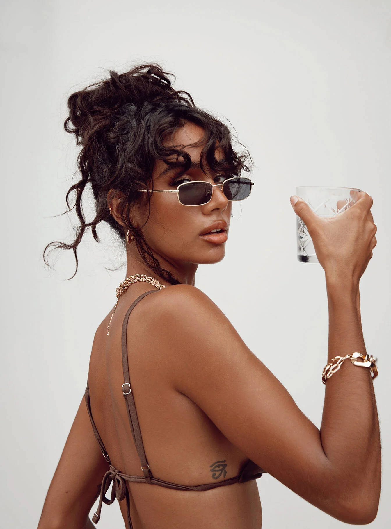 Nirvana Sunglasses Gold - Image 5
