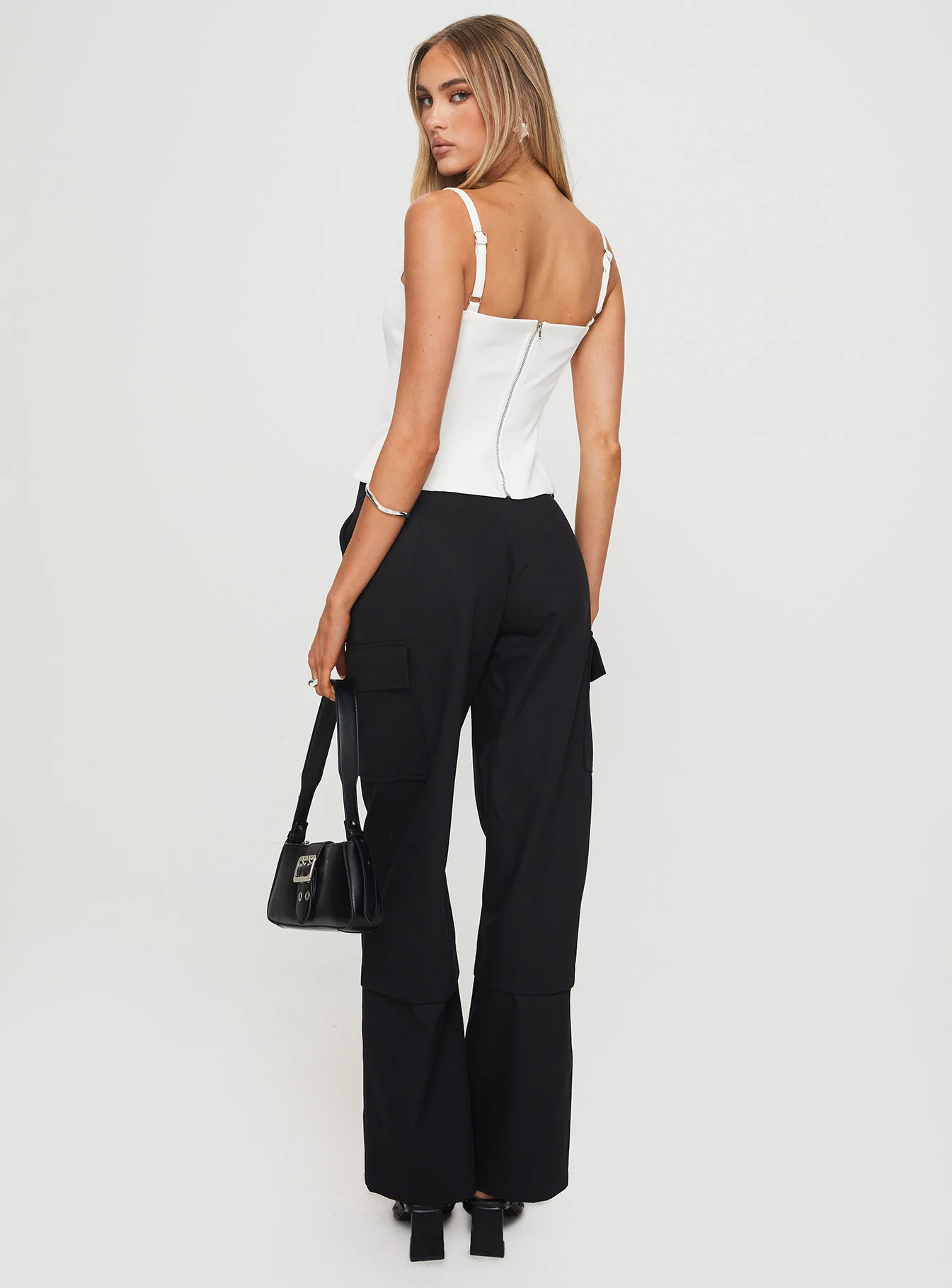 Raider Low Waist Cargo Pant Black - Image 4