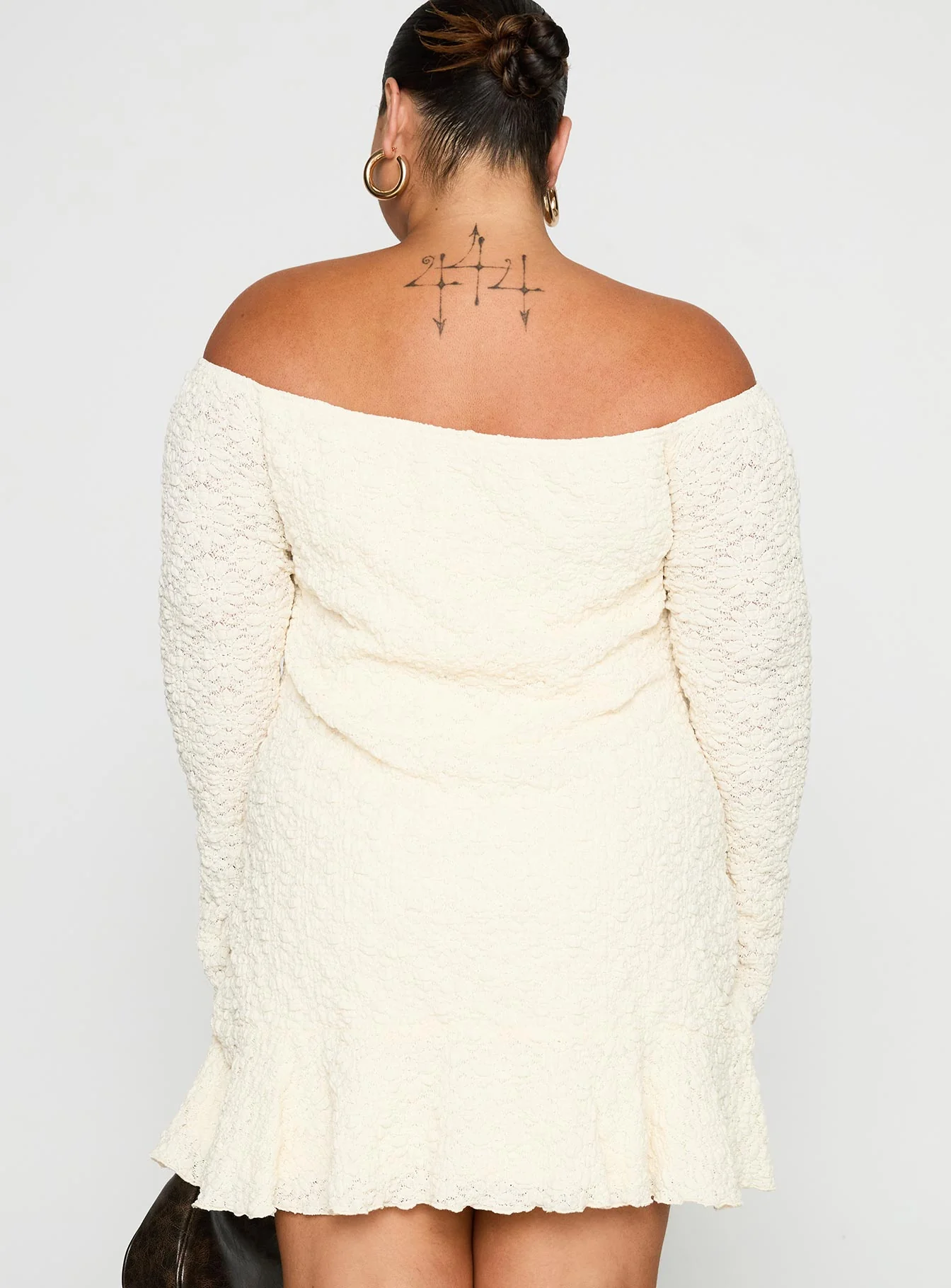 Vancesca Off Shoulder Long Sleeve Mini Dress Curve - Image 5