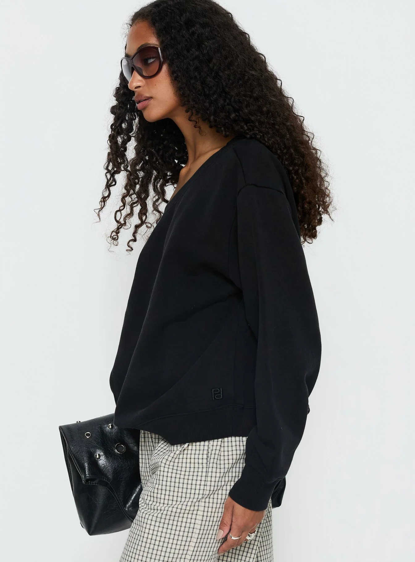 Wellness Off the Shoulder Jumper Washed Black - Image 4