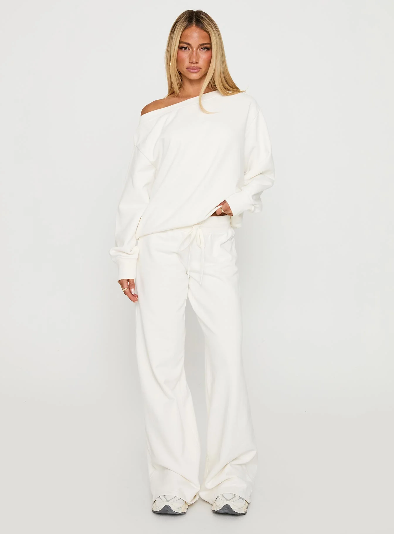 Wellness Off The Shoulder Jumper Washed White - Image 3